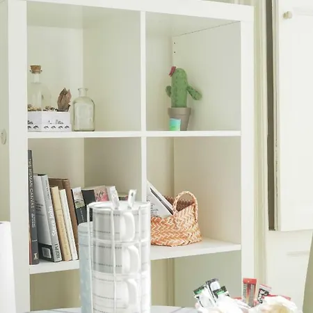 Lovely Studio Flat Berkeley Square Centre *